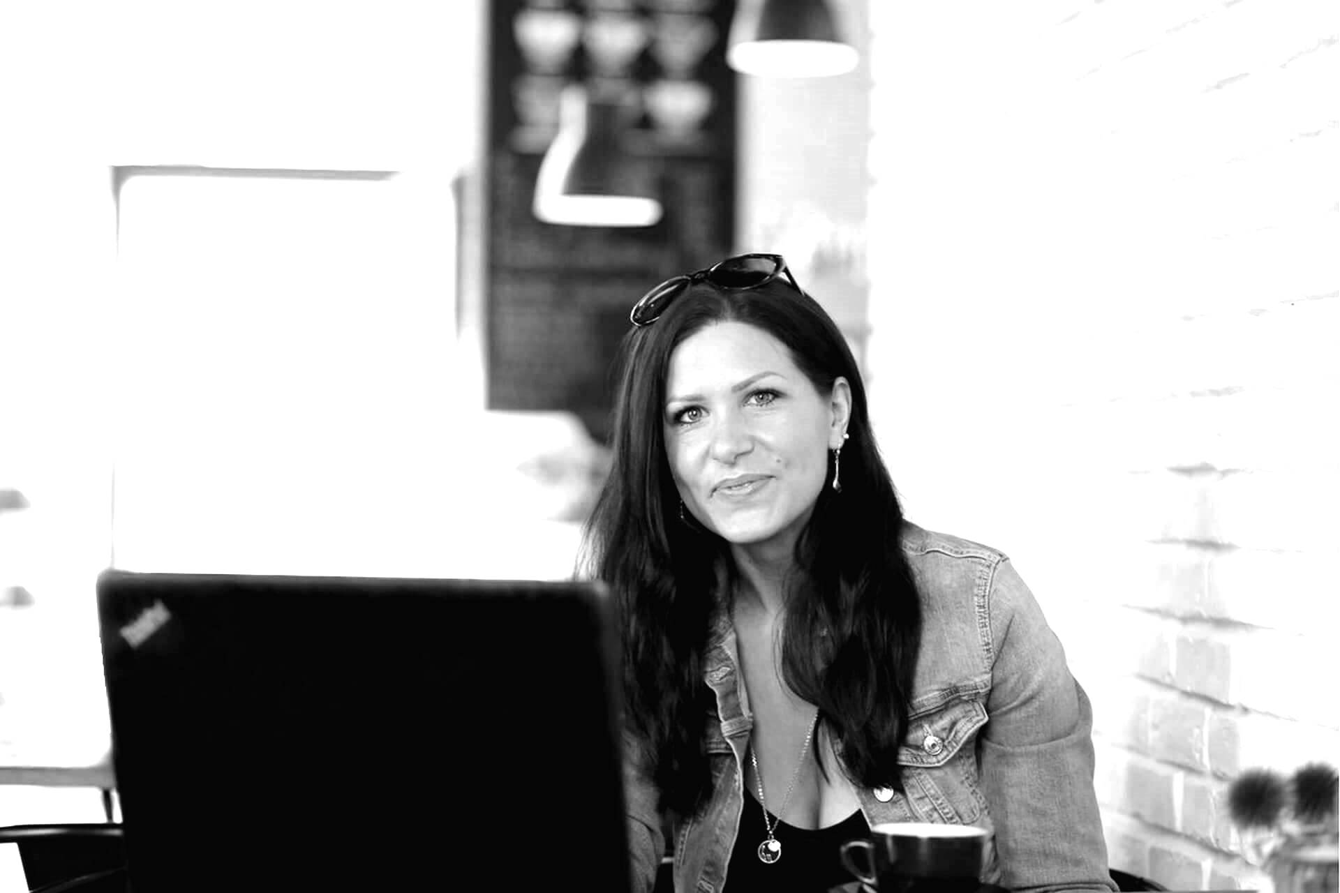 ludmila-hoosova-konzultacie-marketing-branding-tvorba-web-stranok-cb ludmila-hoosova-konzultacie-marketing-branding-tvorba-web-stranok-cb